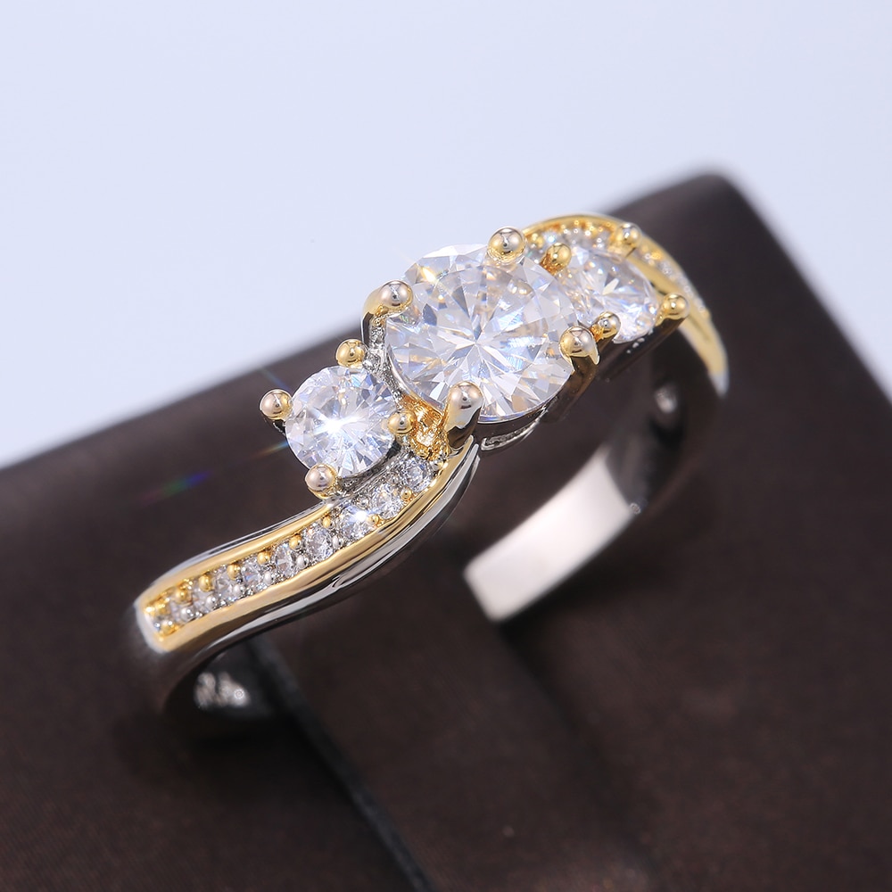 Huitan Romantische Twee Tone Aaa Dazzling Crystal Zircon Bridal Ring Delicate Volledige Bling Iced Out Wedding Vrouwen Vinger Ring Mode