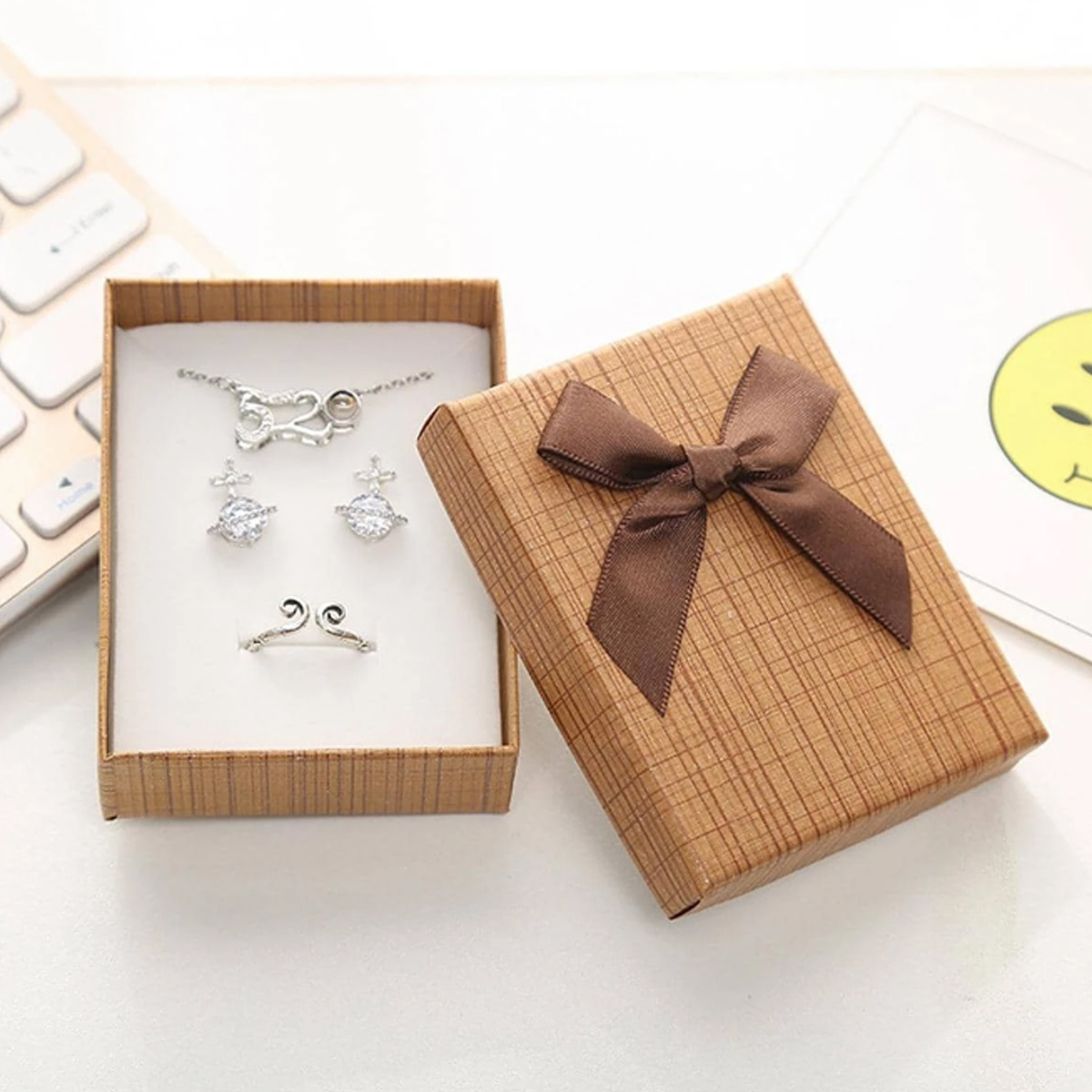 1 PC Plaid Pattern Bow Decor Jewelry Box For Women For Jewelry Packaging: light green