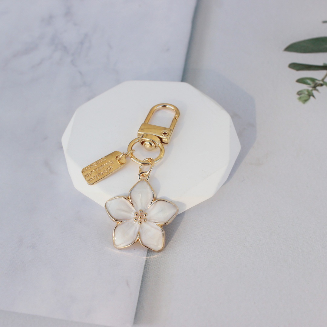White Pear Blossom Keychain Cute Accessories Keychain Couple Matching Keyrings Pendant Items For Boutique: M / Silver