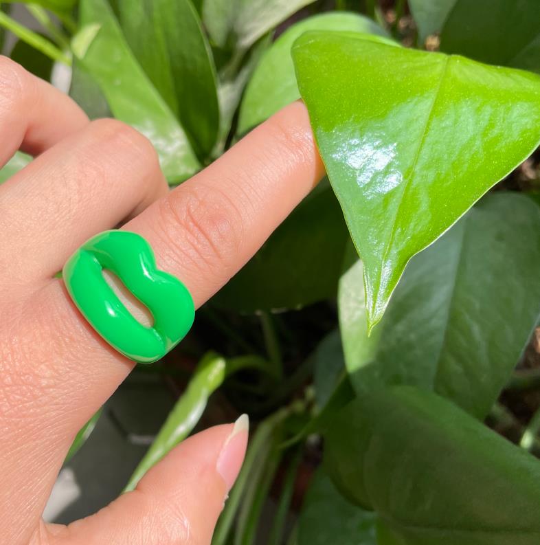 Summer Trendy Punk Red Lips Shape Resin Finger Rings Mouth Lip Acrylic Colorful Ring for Women Girls Jewelry HUANZHI: F
