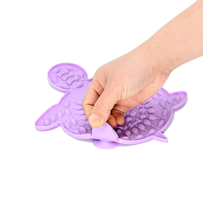 Plato de silicona con ventosa para perro y Tortuga, plato para comida lenta, facilidad de baño, esterilla para lamer, distracción, suministros de entrenamiento para perros: TurtlePurple