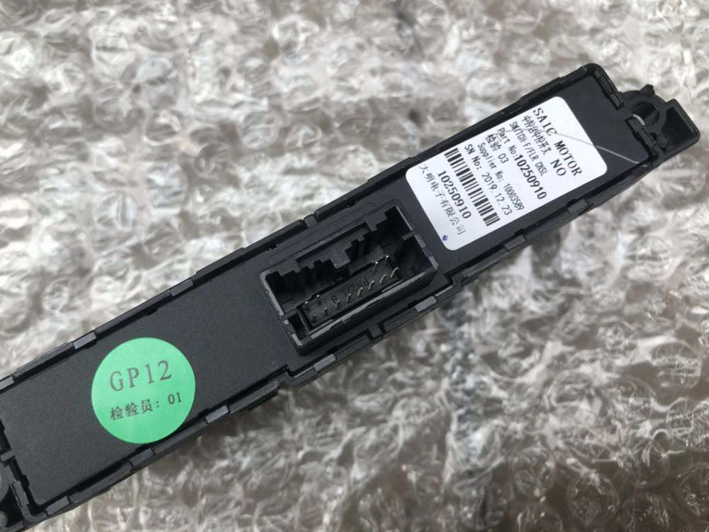 Interruptor de control central Original a estrenar, botón de tracción de cuatro ruedas, interruptor para el control de puerta del compartimento del equipaje para SAIC Roewe MG RX5