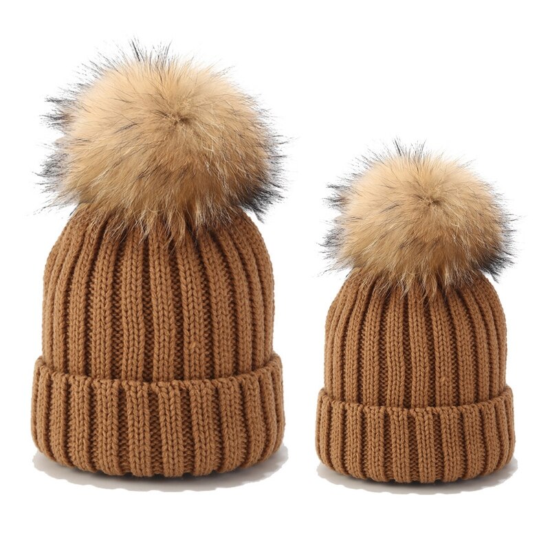 2 stuks gebreide mutsenset voor ouder en kind, wintermuts met pompon en doodshoofd: Khaki