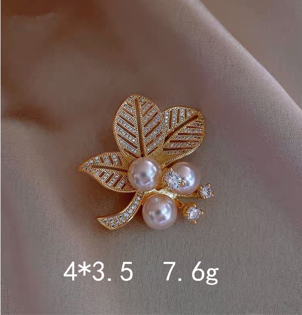 Broches de diamantes de imitación de mariposa y perlas a la para mujer, alfileres de ropa fijos de Metal elegantes, joyería diaria de alta gama al por mayor: Color oro puro