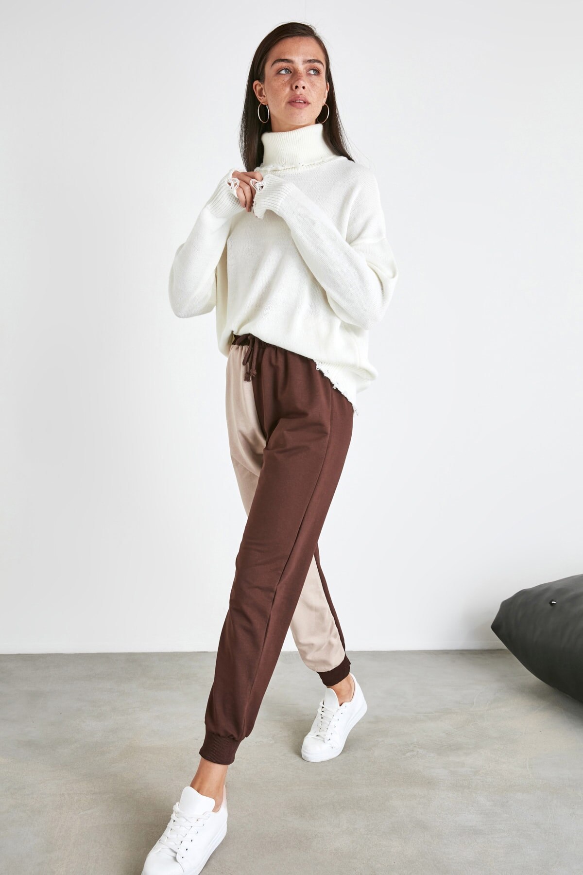 Trendyol With Color Block Knit Sweatpants TWOSS20EA0020