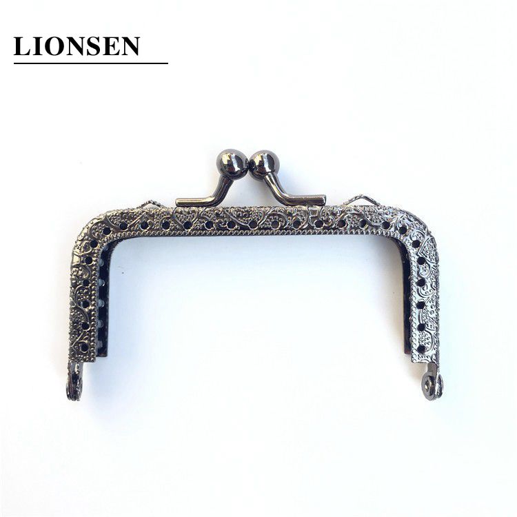 LIONSEN 8.5 centimetri piazza del Metallo Maniglia Della Borsa di cornice per il Sacchetto di Frizione Della Borsa di Accessori Che Fanno Bacio Catenaccio di Blocco Bronzo Antico pistola balck