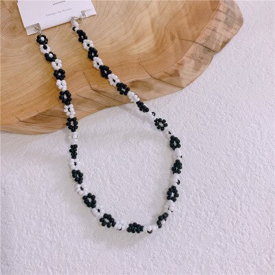 HangZhi Daisy Beaded Choker Necklace - Handmade Acrylic Flower Boho Jewelry for Women