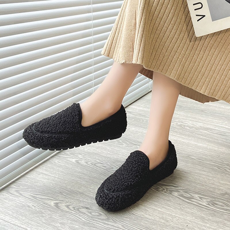 Vinter kvinnor loafers lamm ull skor kvinna lägenheter slip on skor päls bigh varm dam skor svart brun båt sko 8556l: Svart / 37