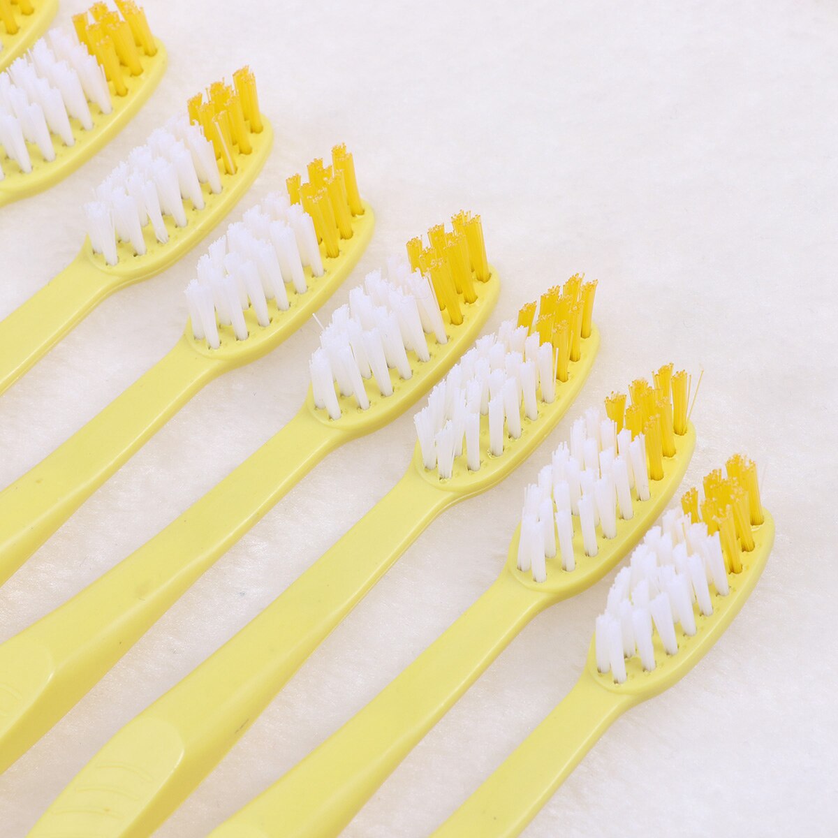 10pcs Travel Toothbrush and Toothpaste Set Hotel Disposable Toothbrush Kit (Mixed Colors)