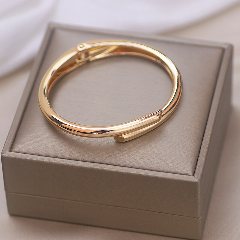 Trendy Simple Jewelry Geometry Round Metal Open Bangles & Bracelets Punk Gold Color Wristband Cuff Bracelet For Women Girls: Gold-color