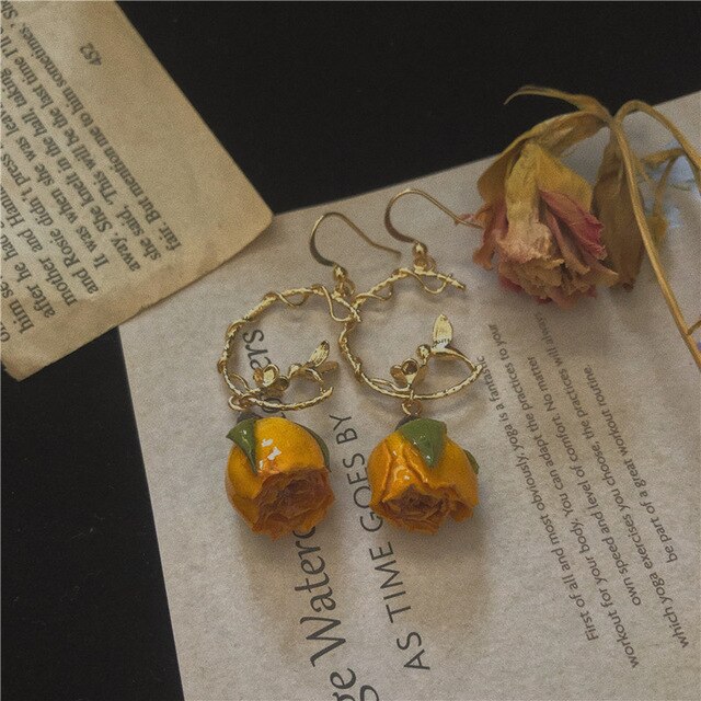 AOMU, pendientes de rosas naturales barrocas dulces, pendientes largos de perlas de hoja de oro Vintage, pendientes de flor eterna epoxi para de chica y mujer: F