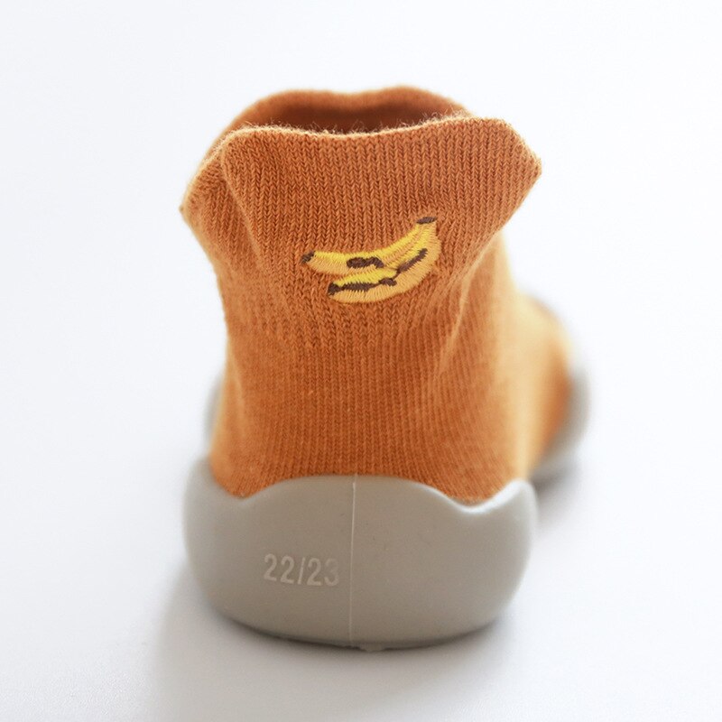 bébé chaussettes broderie dessin animé fruits enfants chaussettes de sol en caoutchouc bas antidérapant bébé marche chaussettes: Beige / 13-13.5CM