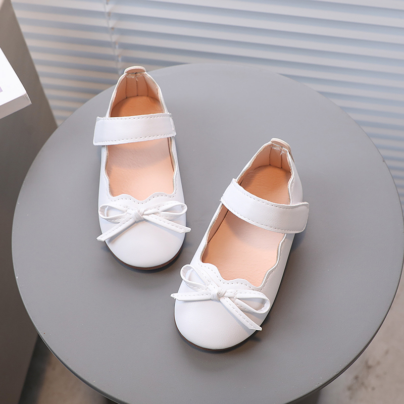 Buty księżniczki dla małej dziewczynki Wiosna Czarny Biały Muszka Śliczne dziecięce płaskie buty Płytkie matowe Pu Leather Wygodne buty dziecięce 21-30: WHITE / 25