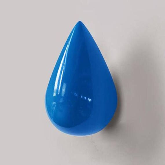 Regndråbe vægkrog massivt træ krog dekorativ vægbøjle hvid sort blå grøn rød gul grå farverig knagerække