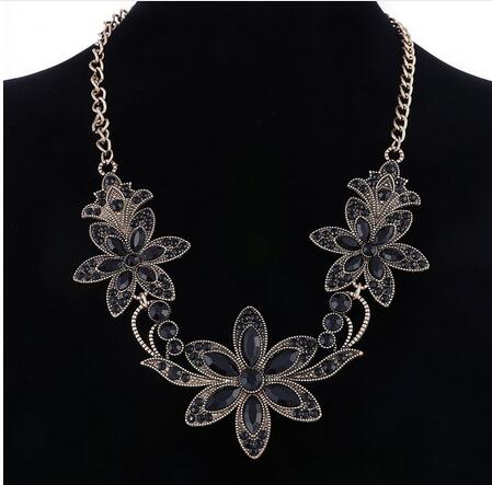 Moda biżuteria kobiety luksusowy kołnierzyk z kryształu górskiego kolorowy kryształ kolia kwiatowa Choker kreatywne naszyjniki wisiorki kobiety biżuteria: XL812