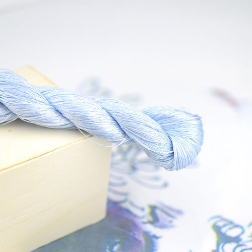 1 väri 400m suzhou kirjonta 100%  luonnonsilkki brodeerattu lanka silkki tee itse silkkisävyinen kirkas väriviiva keskiyönsininen: Ei . 2