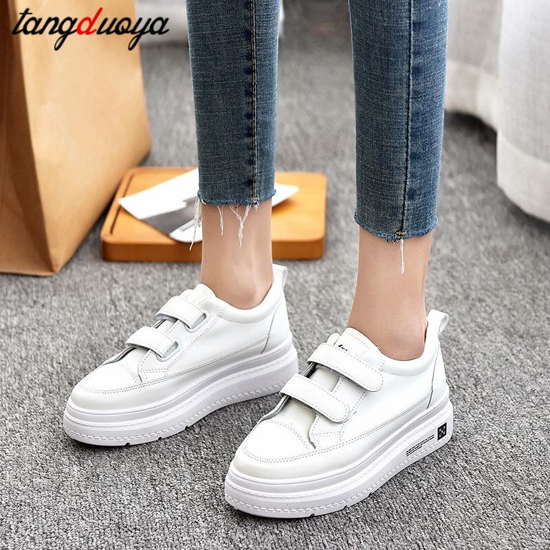 Kvinnors löparskor ökar 4.5cm högklackade sneakers fritidsskor kvinnors plattform tjock botten sport promenadskor