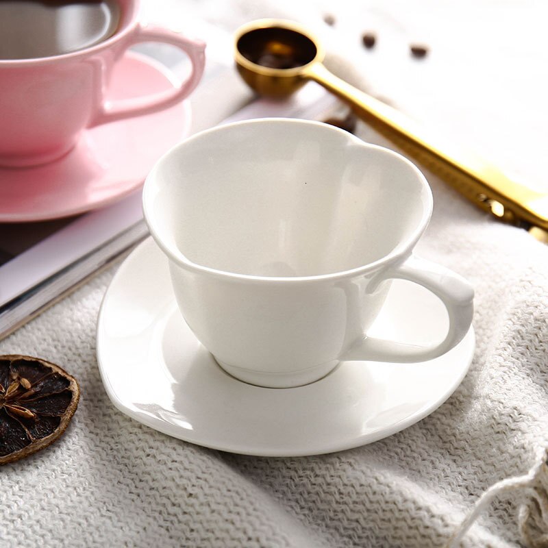 Tazas de café en forma de corazón, conjuntos de taza y platillo de cerámica europea, capuchino, café Latte, Taza de leche, de vacaciones: white