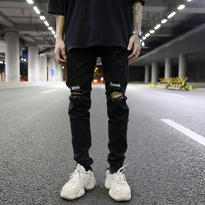 Pantalones vaqueros rasgados bordados hasta la rodilla para hombres Hip Hop skinny de motorista pantalones vaqueros rotos con cinta Slim Fit pantalones vaqueros negros Jogger