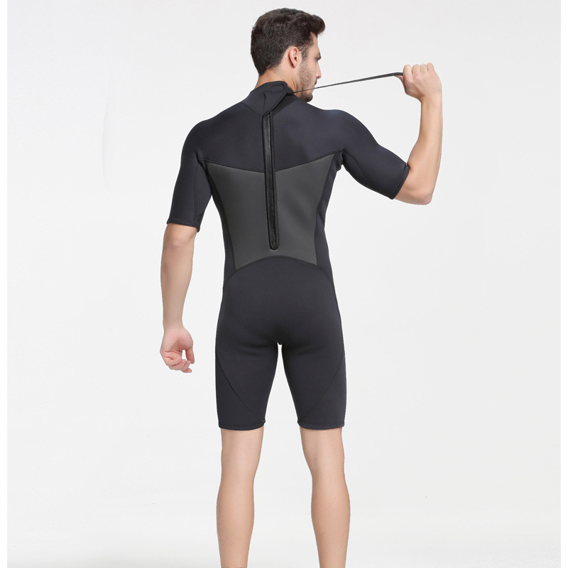 Herren-shorty-neoprenanzug, 2mm stück , neopren, kurzarm, reißverschluss hinten, hält warm im kalten wasser beim schnorcheln und surfen