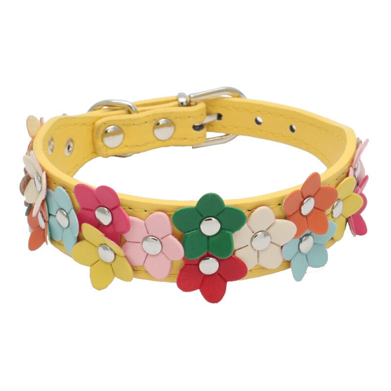 Collare per cani regolabile fiore creativo con borchie cucciolo di cane cane PU collare in pelle fibbia gatti tracolla forniture per animali domestici collare per gatto per cani: Yellow / M(42x2.5cm)