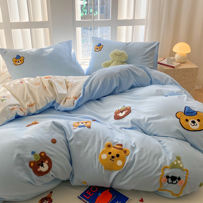 Pussilakanasetti, jossa sininen ja pinkki kirjonta, sekoitus pestyä puuvillaa, minimalistinen, neliosainen setti, jossa on aluslakanoita, pussilakana.: 1.2 / Syvän sininen / Asennettu lakana