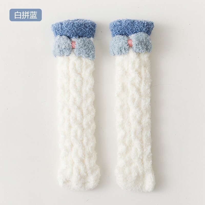 Nette Winter Warme freundlicher Socken Dicken Korallen Vlies Stich FlüGel Baby Socken Knie Höer Boden Socke für Weihnachten Neue jahre: Weiß Blau