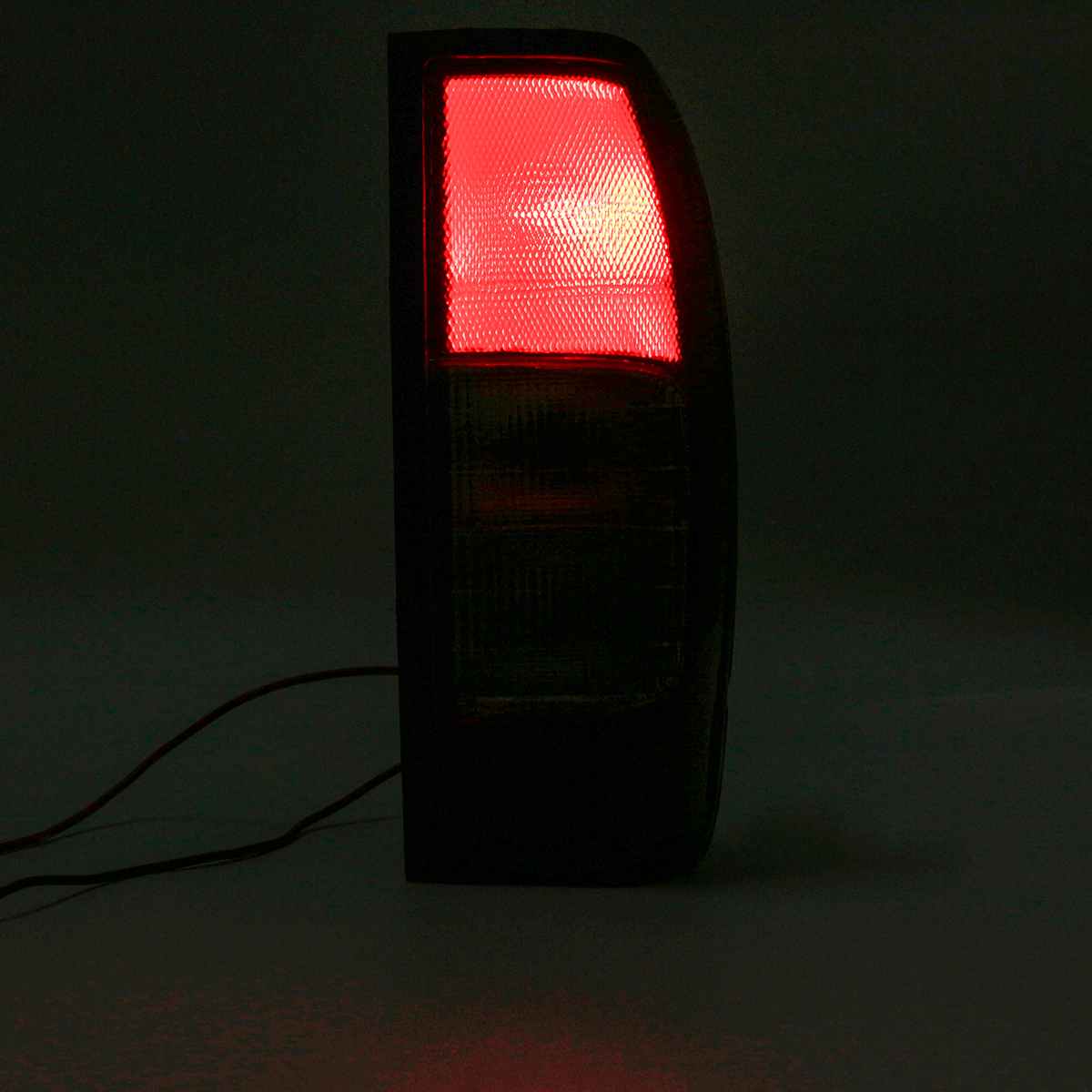 2PCS Car LED Red Tail Light Brake Lamp Signal For Nissan Navara D22 D23 Pickup 1998 1999 2000 2001 2002 2003 2004 w/ Bulbs