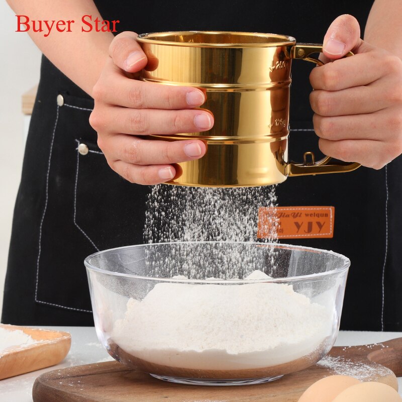 Goldene Manuelle Edelstahl Mehl Sieb Backen Gebäck Werkzeuge haltbar Backformen Zucker Shaker metall Gittergewebe Sieb tasse Küche Gerät