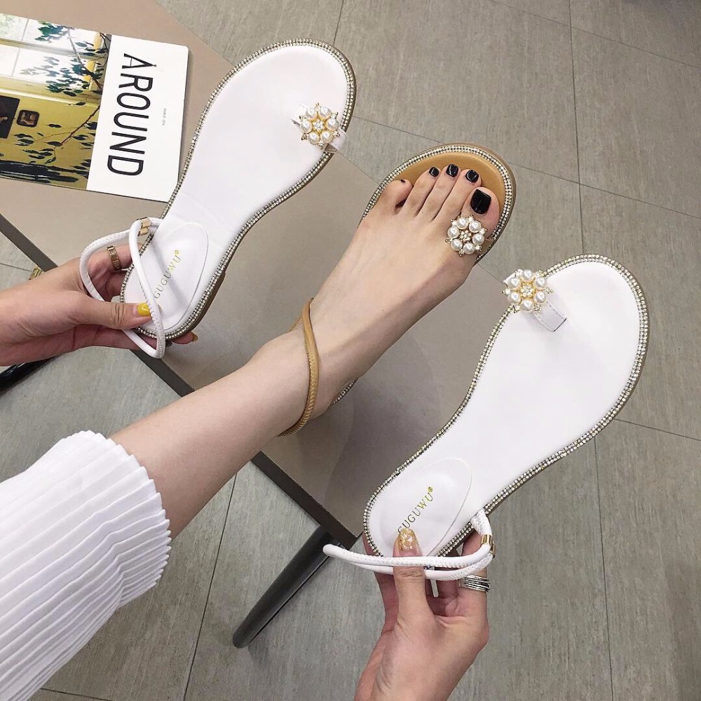Europæisk mærke perle klip tå sandaler kvinder flade sko med perler ankel slingback gladiator sandaler damer krystal hjemmesko sandal