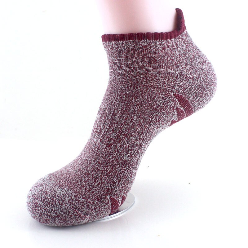 Atmungsaktive Sport-Socken Männer Freien Wicking Athletisch Laufschuhe Socken Rutschfeste Wandern Basketball lässig Socken Männlichen: violett rot