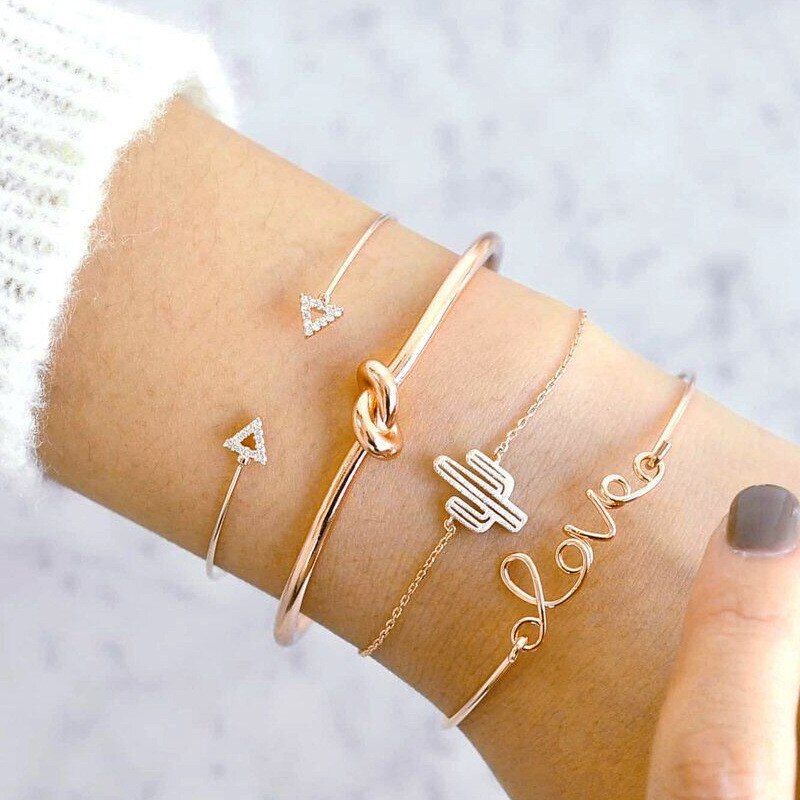 Modyle 4 stks/set Mode Brief Liefde Arrow Driehoek Knoop Cactus Chain Gold Bangle Set Lady Exquisite Verstelbare Sieraden Verjaardag