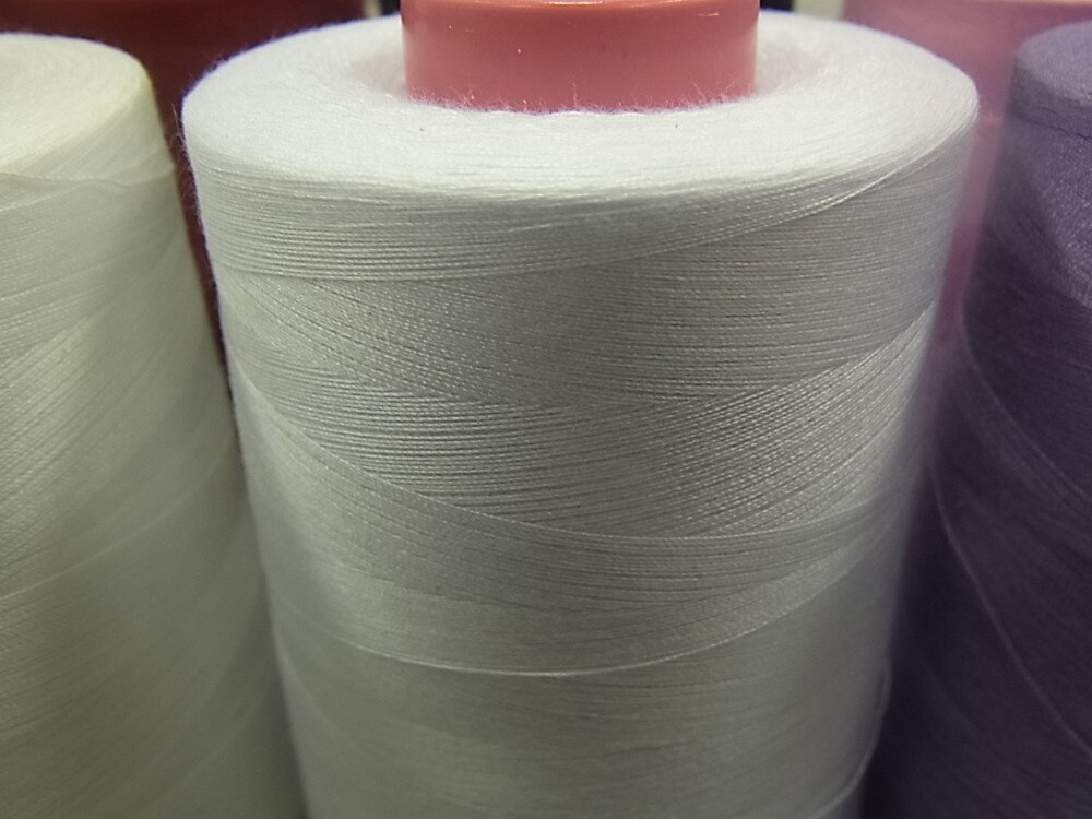 6000 yards Sewing thread , polyester sewing thread 402 High - speed polyester sewing thread
