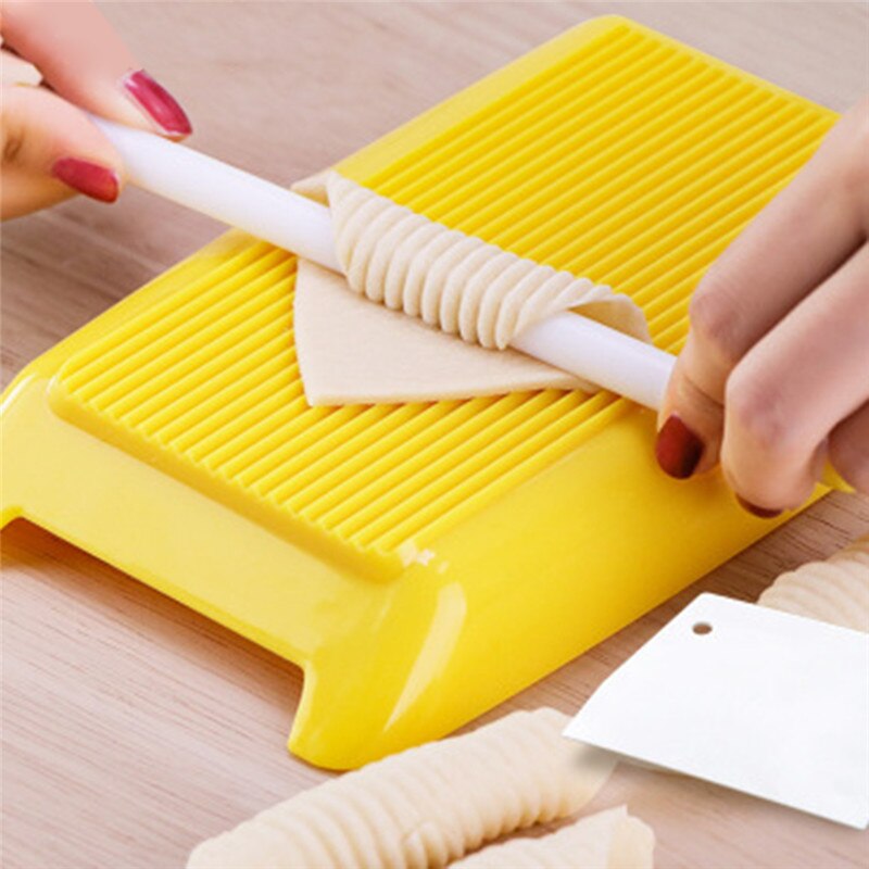 Plastic Pasta Macaroni Board Spaghetti Macaroni Pasta Gnocchi Maker Rolling Pin Baby Voedingssupplement Mallen Handleiding Keuken Tool