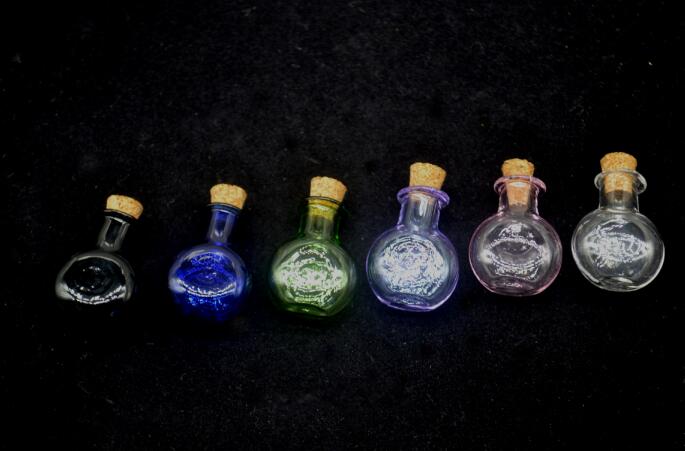 7 pcsmix farve mini kork prop flade glasflasker hætteglas krukker beholdere lille ønsker flaske glas håndværk bryllup dekorere: Blande