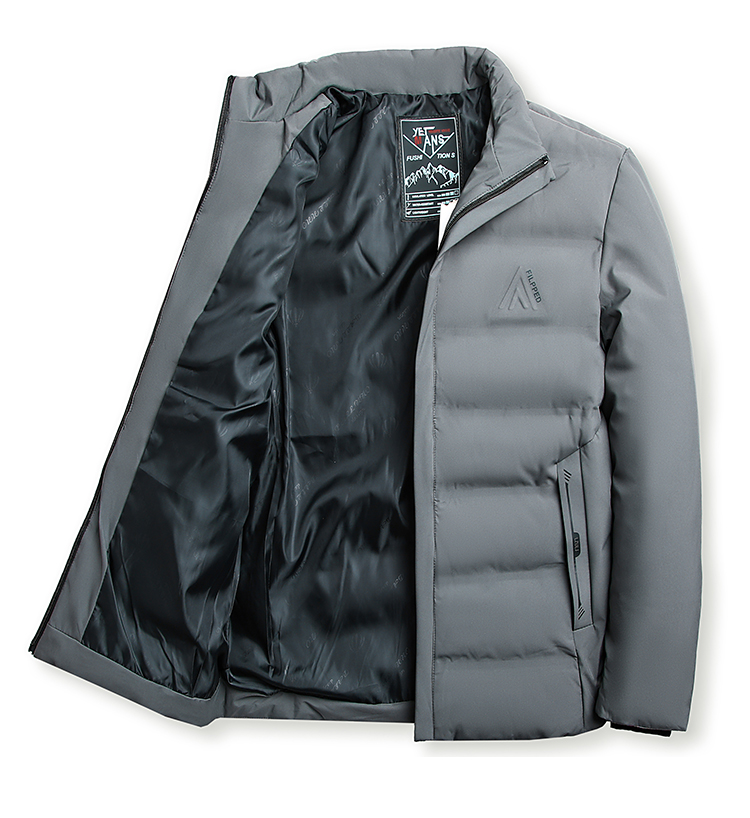 Herrejakke i dunbomull – vindtett og varm, ståkrage, bølgesømmer, ribbede mansjetter og skjulte lommer med glidelås