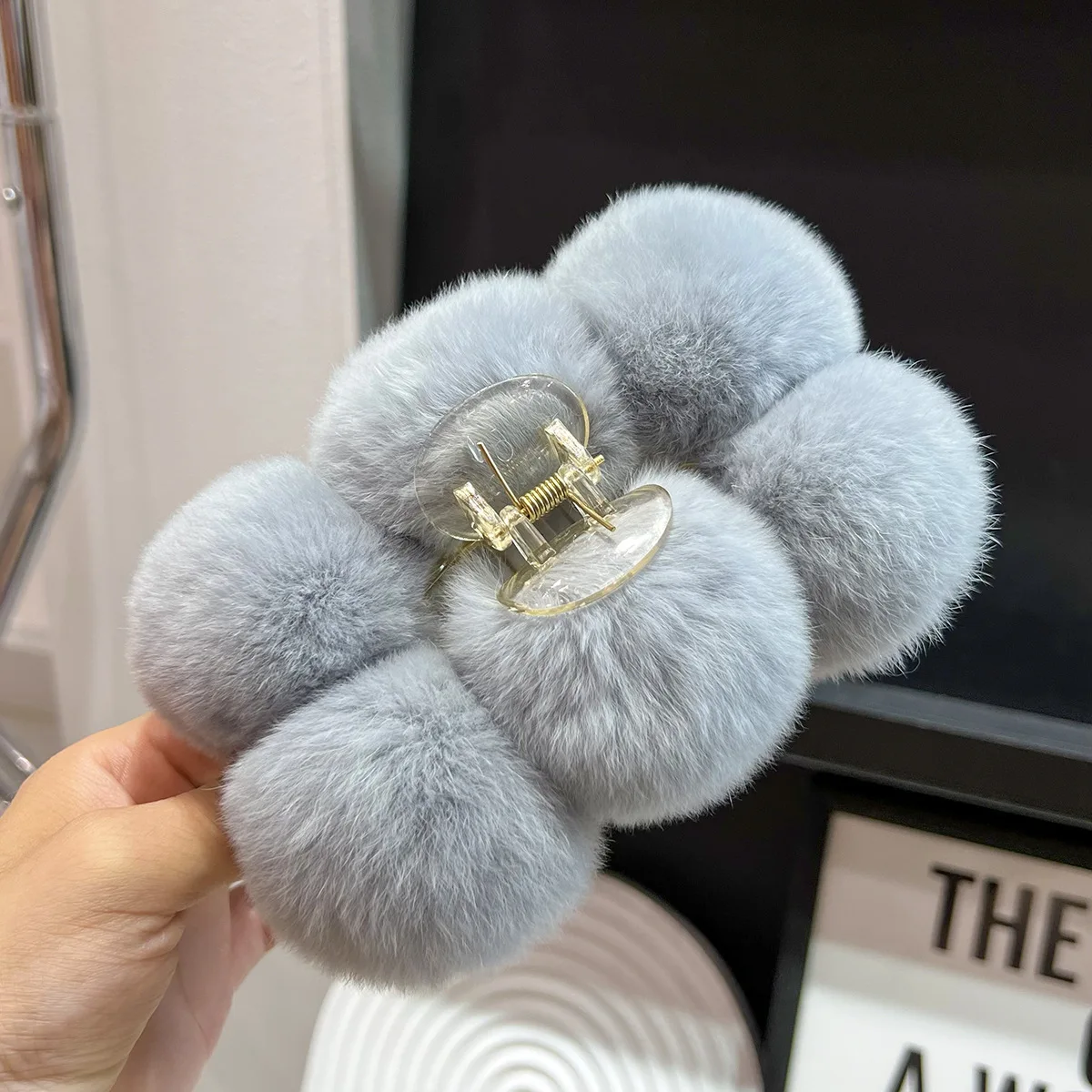 Nueva bola de pelo de conejo lontra, Clip Extra grande, serie de felpa de invierno, Clip de cangrejo moderno y versátil, accesorios para el cabello para mujer: Verde