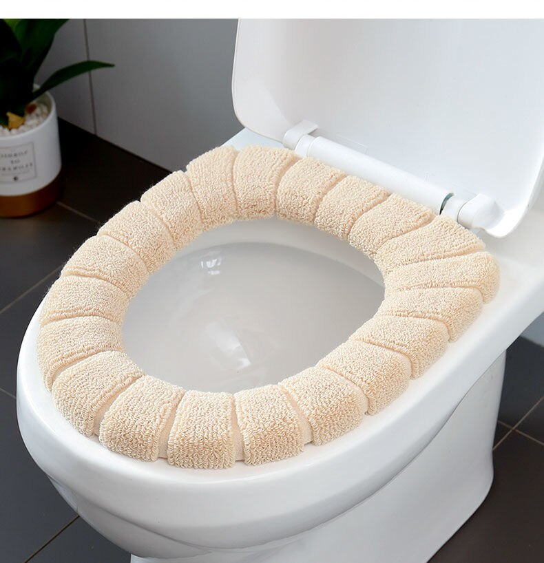 La couverture confortable de siège de toilette est des articles sanitaires chauds, doux et réutilisables de flanelle: canary yellow