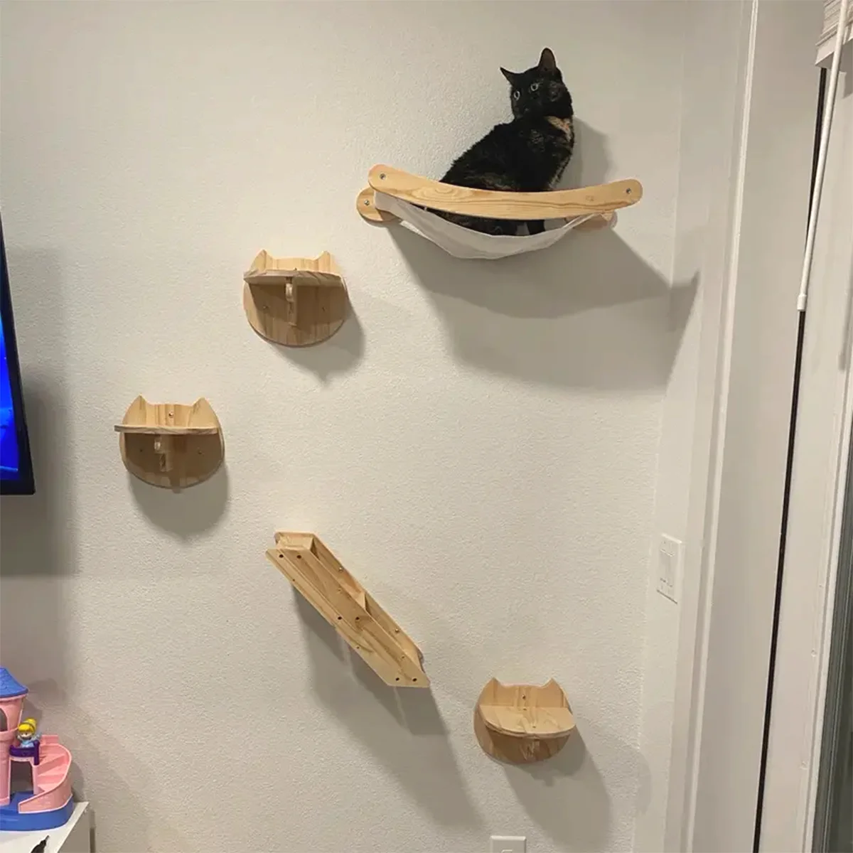 Wall-Mounted Cat Climbing Frame Wooden Cat Tree Cats Hammock Scratching Post Pedal Jumping Platform Indoor Pet Wall Furniture