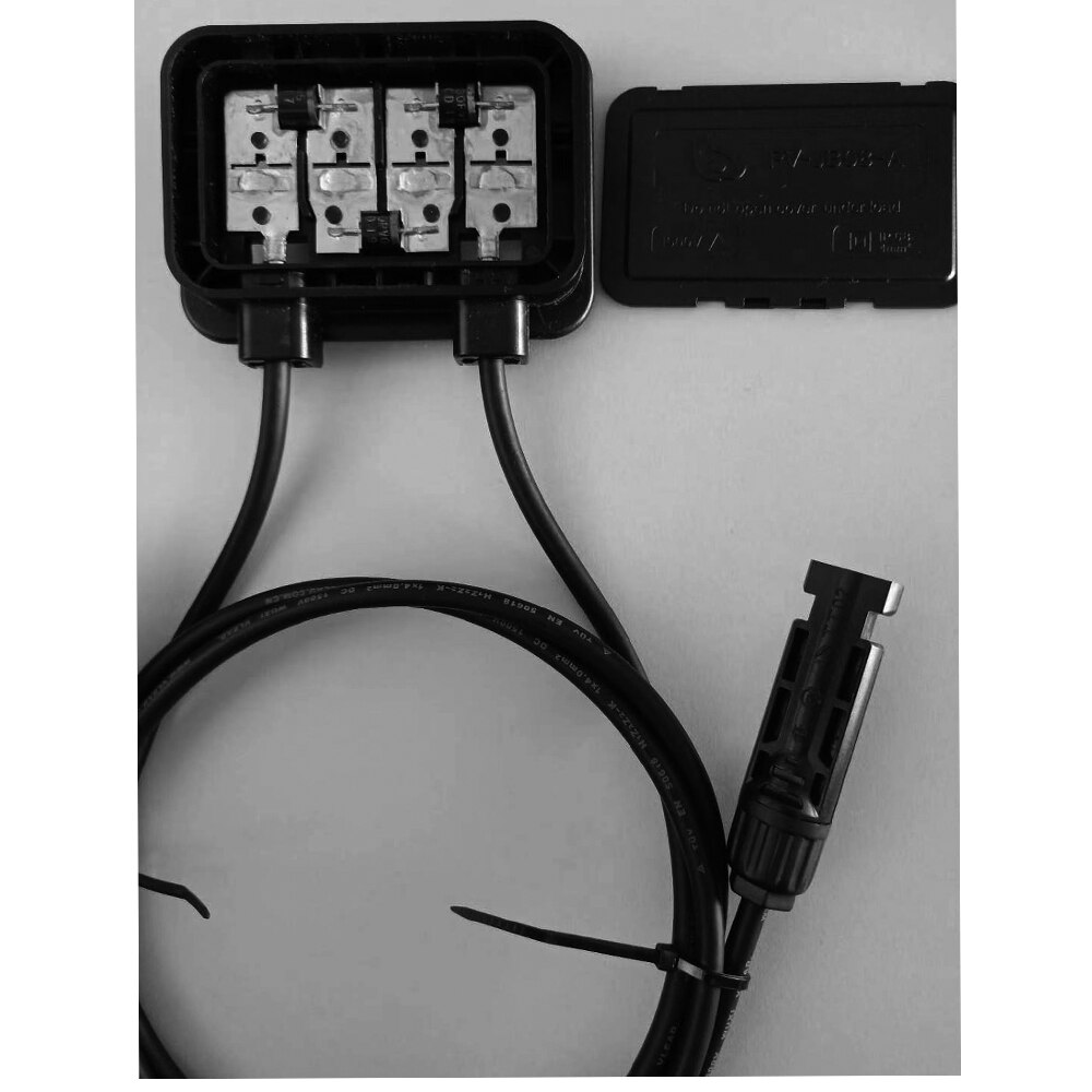 Waterproof IP67 Solar Glue Pouring Panel Junction Box With mm2 Cable And 3 Diodes 30A 45V