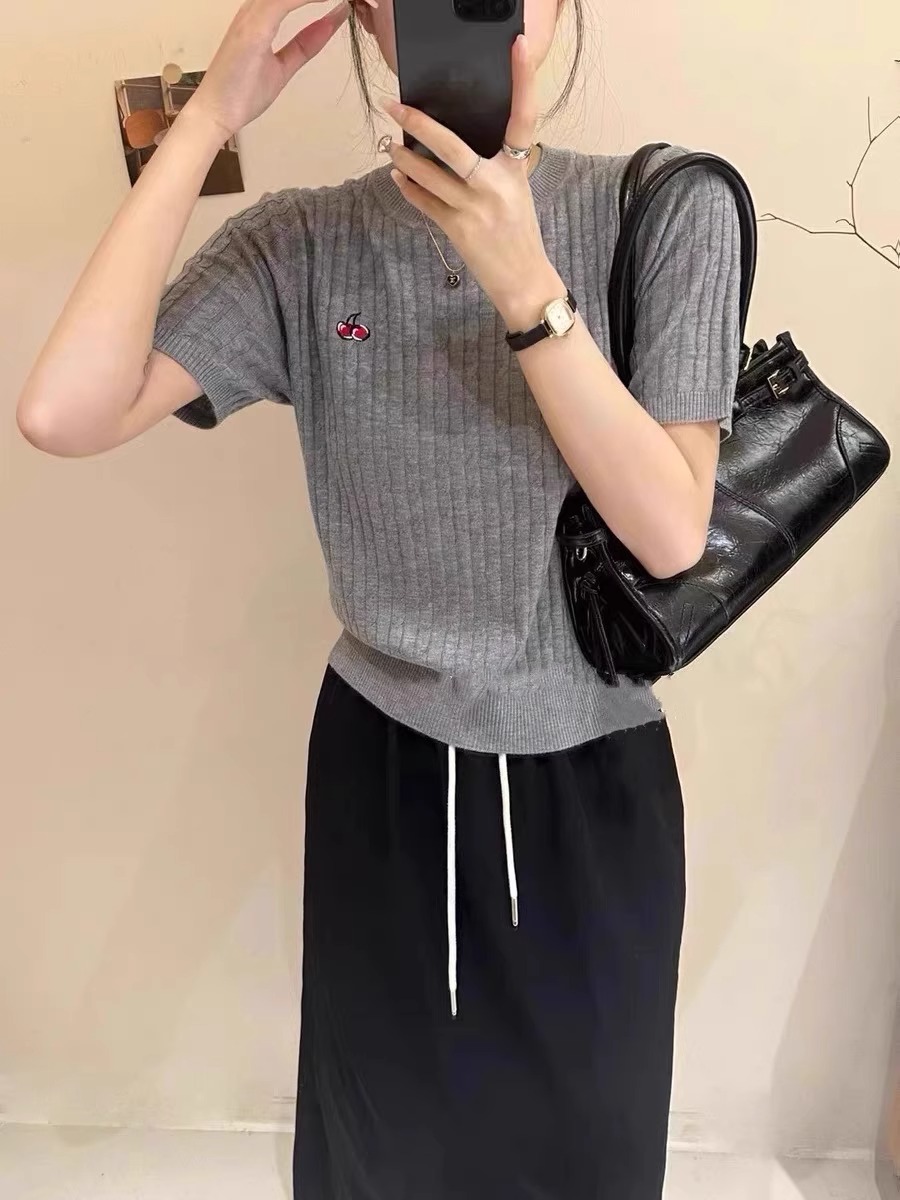 Camisola de caxemira bordada cereja feminina, manga curta, gola redonda, meia manga fina, camiseta de verão, estação europeia