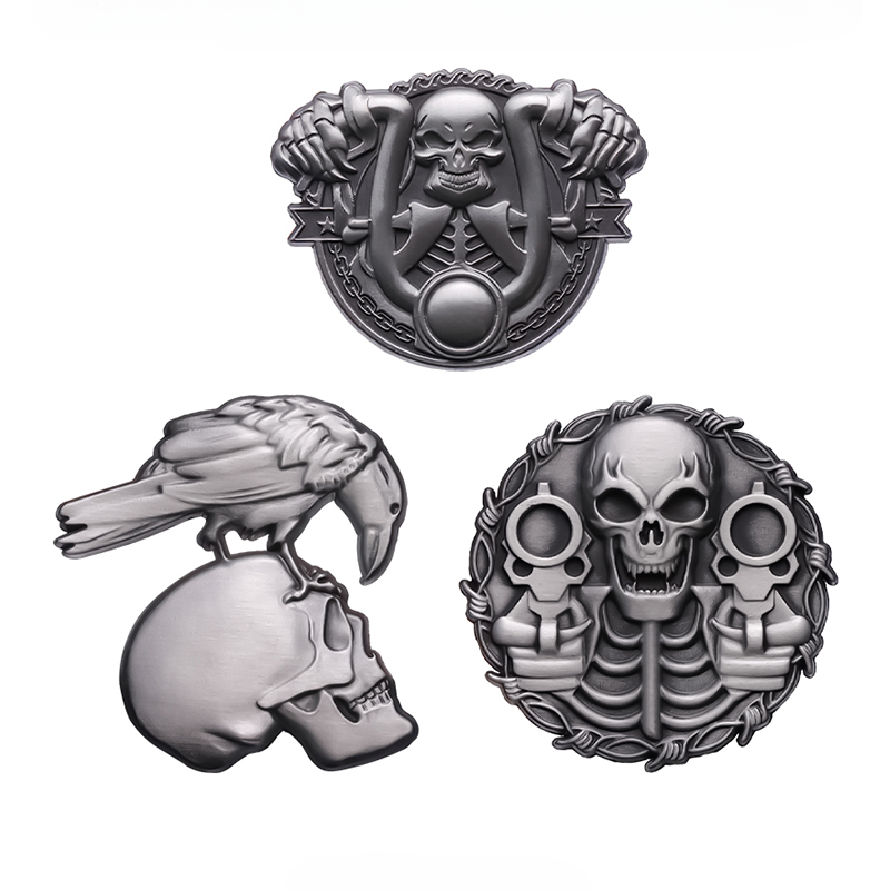 Épingle en émail de crâne de corbeau en relief gothique, broche de revolvers de odorà deux pistolets, insigne en métal de revers, style sombre, de bijoux: PLAQUÉ ARGENT
