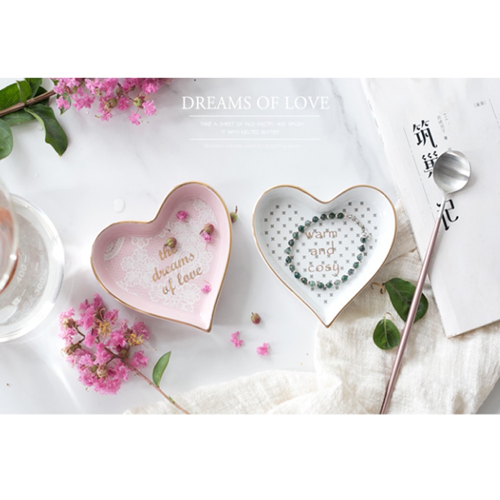 JD8682 set of 3 ceramic love shape sugar bowls  acrylic lids on gold metal rack