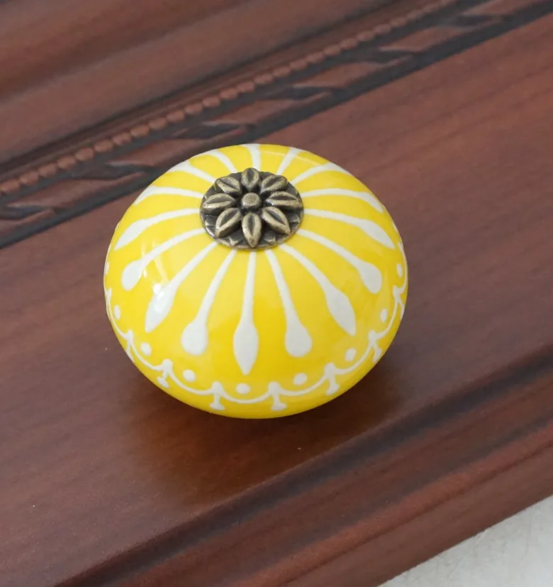 Keramiske knott / kommode knotter hvit blå kabinett trekker knotter / unike kjøkken dørhåndtak knott møbler hardware: Gul