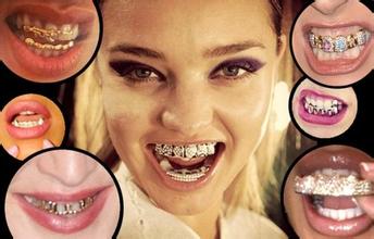 GUCY Hip Hop Gold Teeth Grills Top &Bottom Iced Out Bling Grillz Dental Shiny Mouth Teeth Caps Party Vampire Tooth Jewelry Party