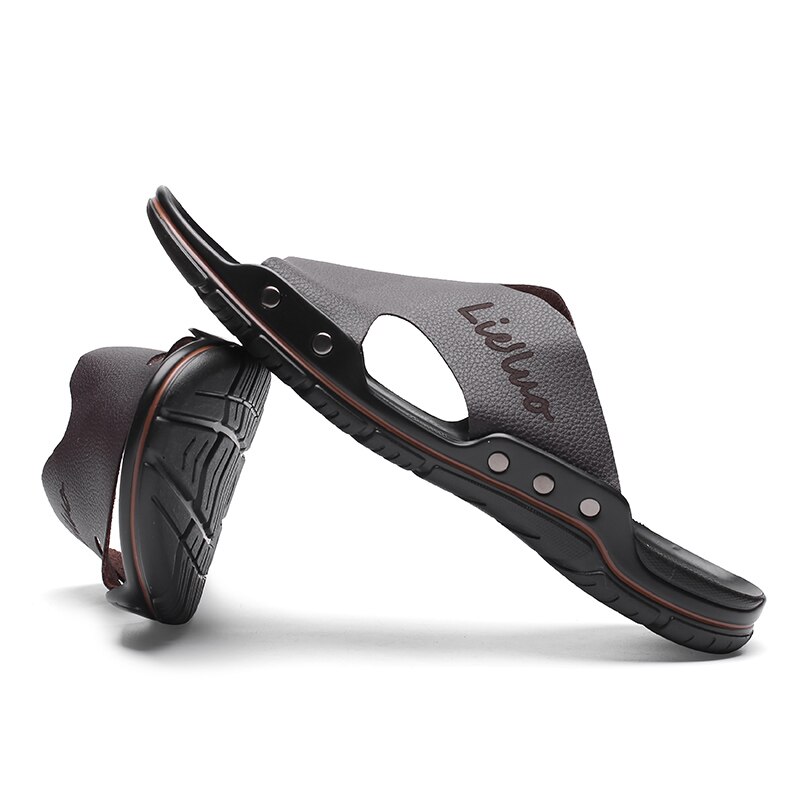 Pantoufles d'été Hommes Évider Respirant Plage Sandales Chaussures Hommes Décontracté Chaussures Plates Claquettes En Cuir Pantoufles Zapatos