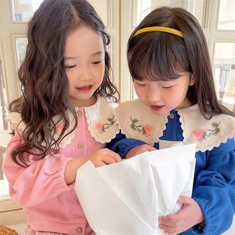 1650C cappotto da ragazza 2022 primavera nuovi vestiti per bambini coreani Cardigan lavorato a maglia in pizzo colletto rovesciato cappotto sottile Waffle