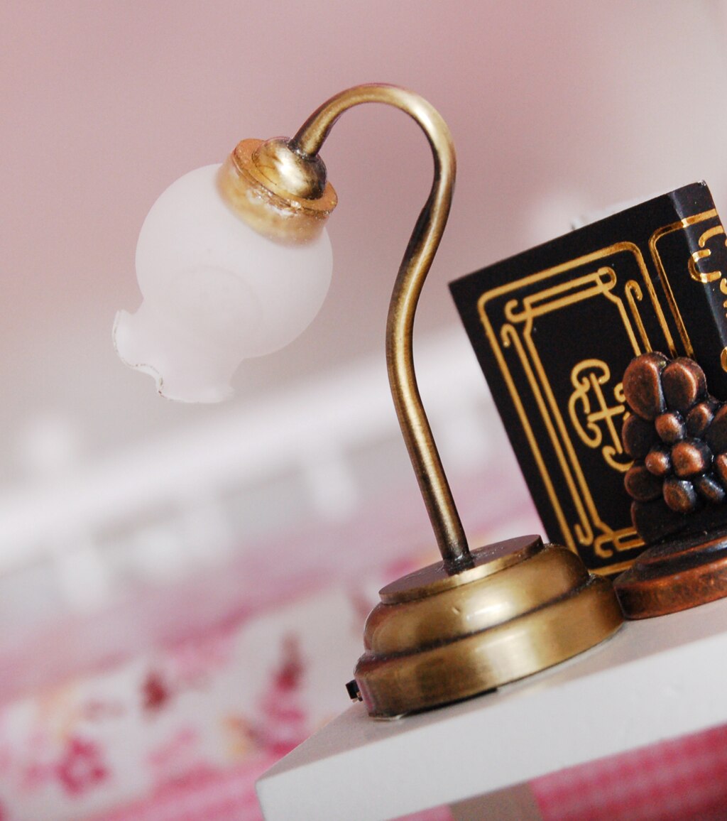 Vintage Doll House Miniature LED Working Tulip Table Lamp Light 1/12 Scale