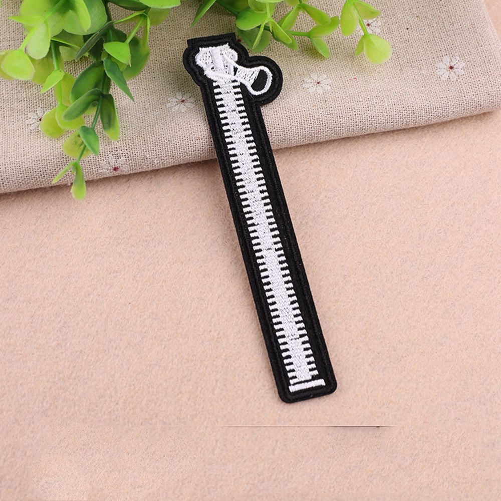 Parches bordados para planchar en la ropa, pegatinas de mochila, parche para coser insignias, con cremallera fresca negra de Calavera, 1 unidad: Blanco sin níquel