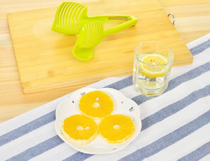 1PC Tomato Slicer Plastic Fruits Cutter Tool Perfect Slicer Tomato Potato Onion Shreadders Slicer Lemon Cutting Holder KX 023